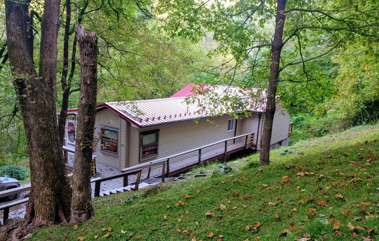 Red Roof Mountain Cabin With Starlink Internet! Stanley Exterior photo